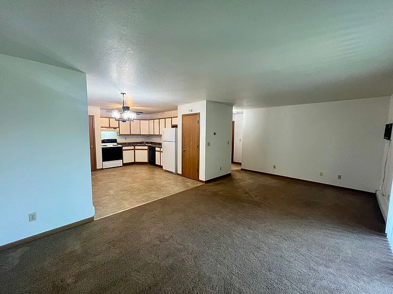 2710 Washington Ave — Photo 3