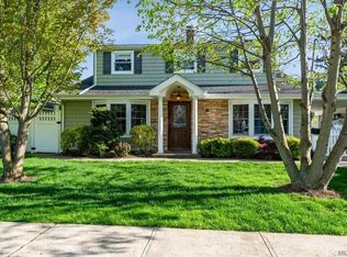 170 Van Buren St, Massapequa Park, NY 11762
