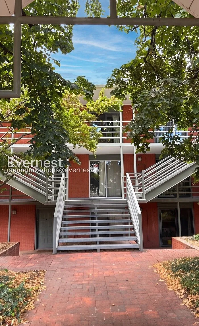 2 bed, 1.0 bath, 750 sqft, $2,295 — Photo 2