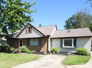 34727 Lake Shore Blvd, Timberlake, OH 44095