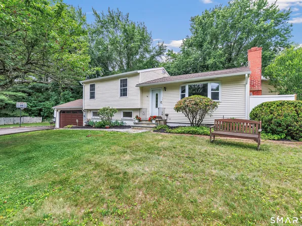 17 Woodlawn Road, Monroe, CT 06468