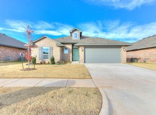 11833 SW 9th St, Yukon, OK 73099