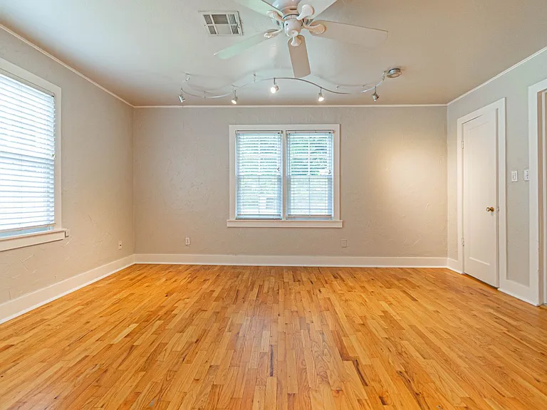 628 W Comanche St — Photo 18