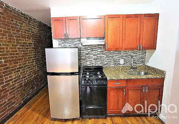 3rd image of 332 E 95th St APT 17