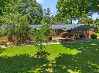 1 Tanbark Dr, New Baden, IL 62265