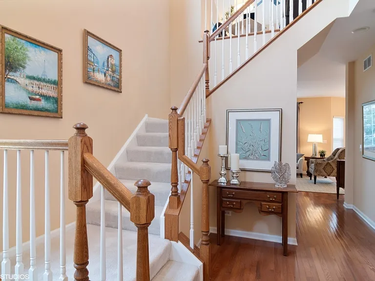 1212 Townes Cir — Photo 2