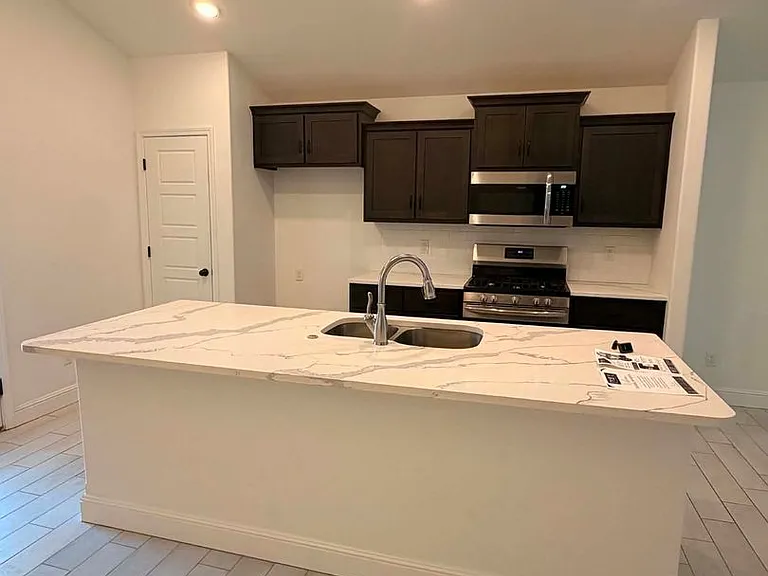 347 Sidney Ln — Photo 6