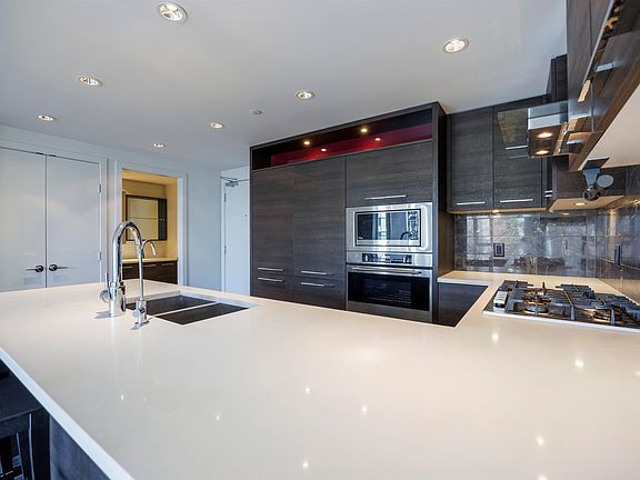 4th image of 7468 Lansdowne Rd #310