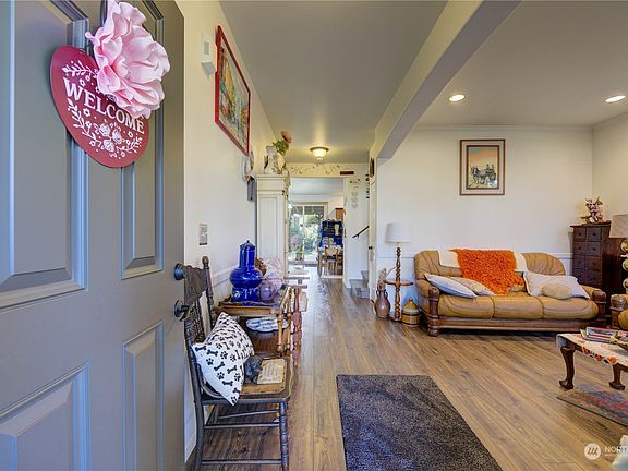 3rd image of 8404 198th Street E