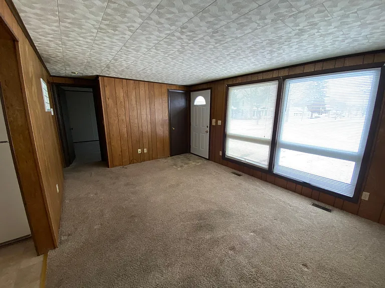321 W Smith St — Photo 4