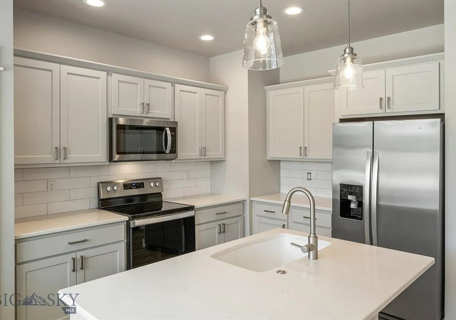 4 Bedroom Modern Townhome! — Photo 4