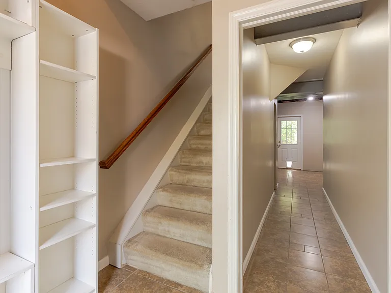 337 Marshall Heights Dr — Photo 2