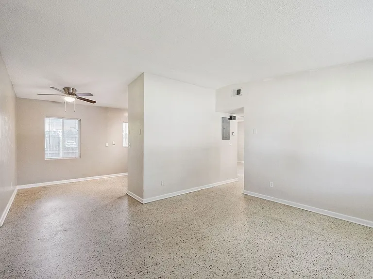 1416 Beatrice Dr — Photo 3
