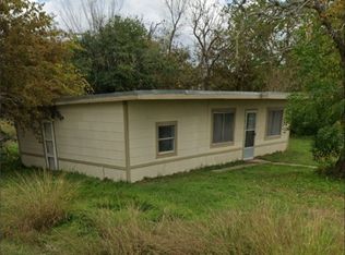 208-210 Harris St, Edna, TX 77957