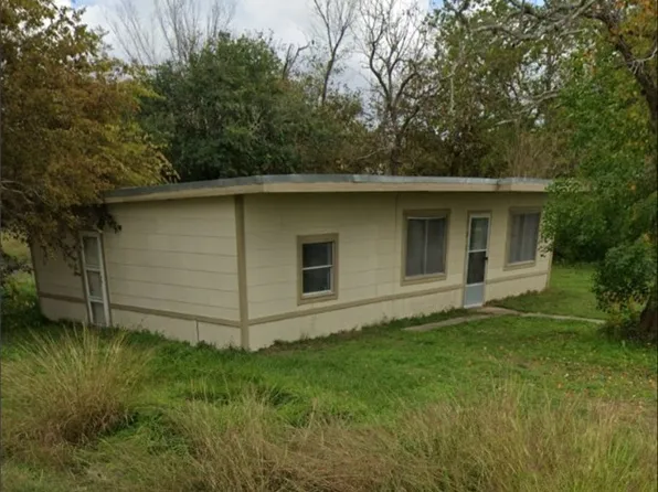 208-210 Harris St, Edna, TX 77957