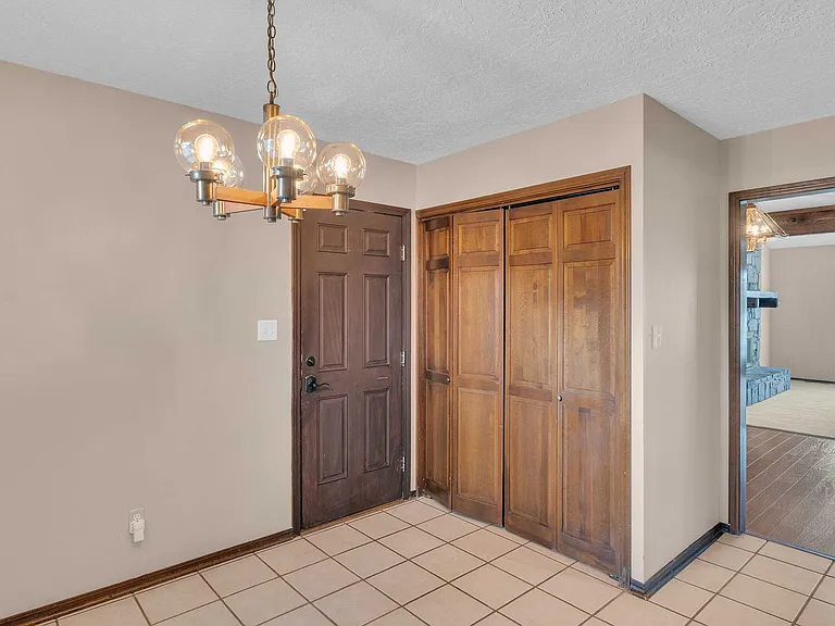 2321 W Louisville St — Photo 12