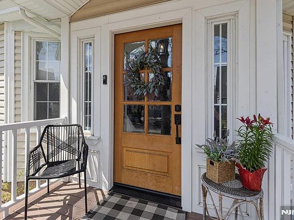 3rd image of 36 Hasbrouck Pl