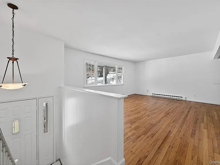 5 bed, 2488 sqft, $3,600 — Photo 3