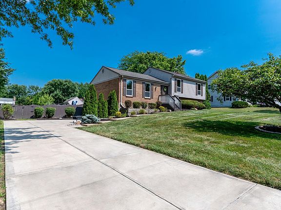 2nd image of 8004 Honeysuckle Ln