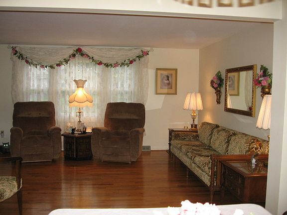 3rd image of 4965 Darien Dr