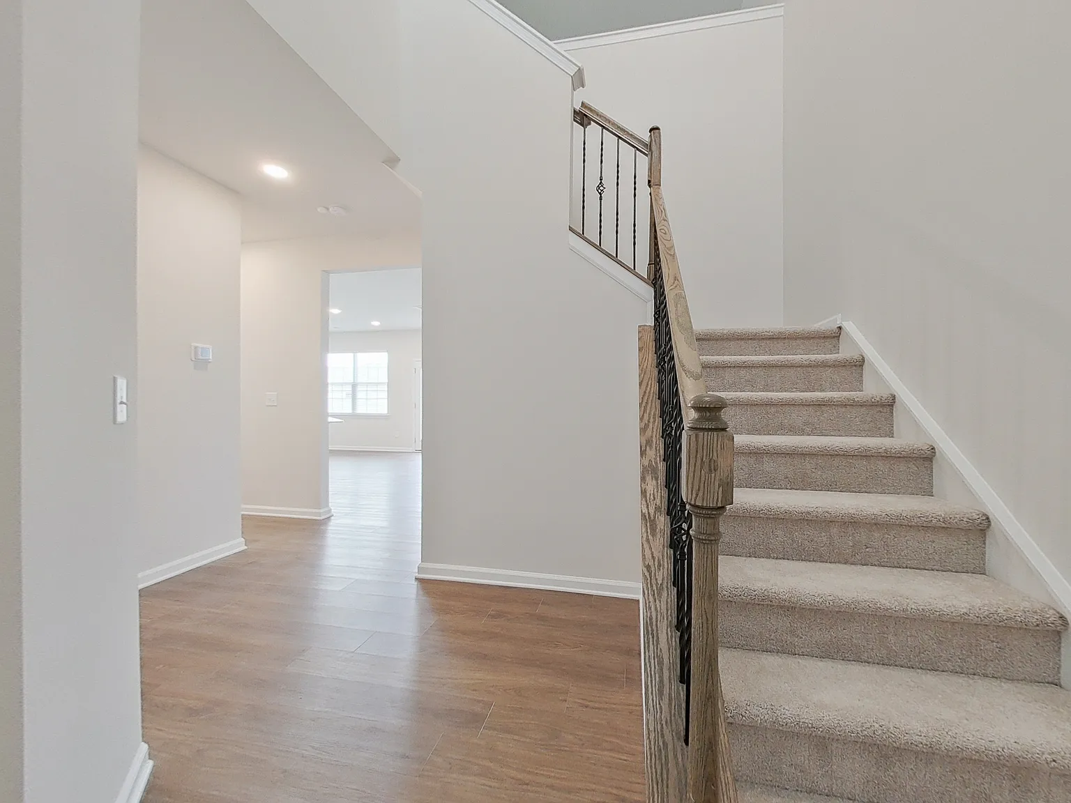 3 bed, 2.5 bath, 2049 sqft, $2,450 — Photo 2