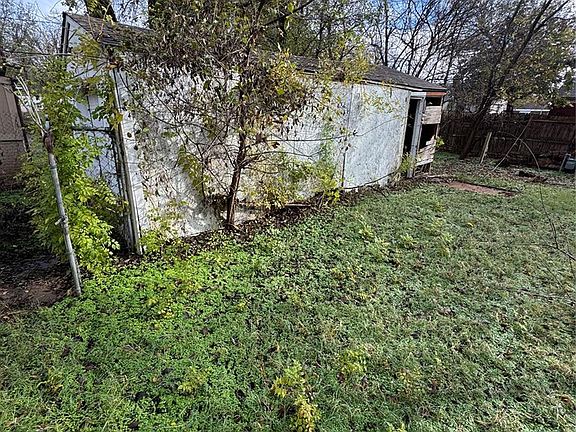 5th image of 504 E Curtis Dr