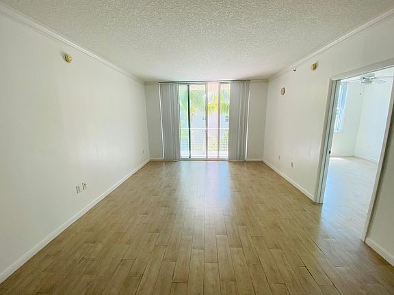 4th image of 2002 N Bayshore Dr #404