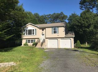 6110 Cumberland Rd, Tobyhanna, PA 18466