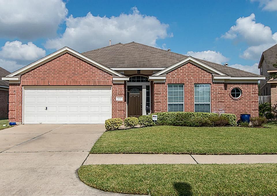 1st image of 20210 Avery Point Dr