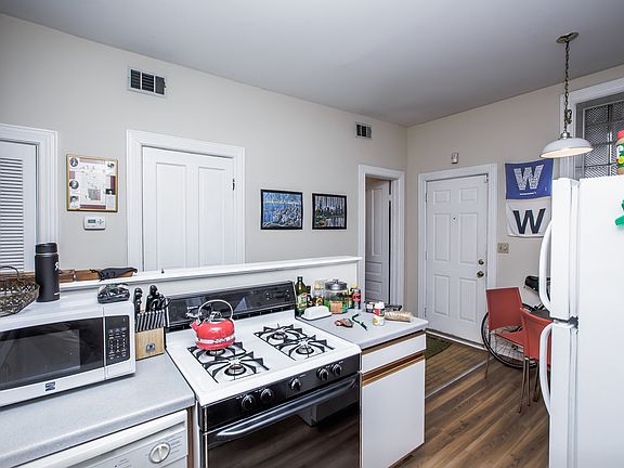 4th image of 2039 N Winchester Ave APT 2F