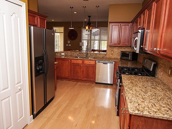3rd image of 9812 Royce Dr