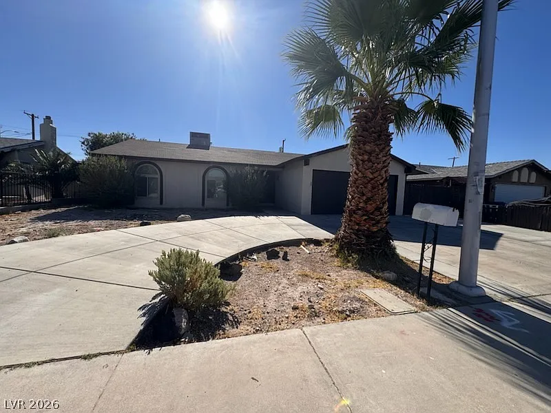 3 bed, 2.0 bath, 1247 sqft, $1,725 — Photo 1
