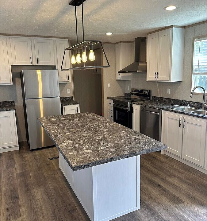 1st image of 125 Spanish Oak Dr