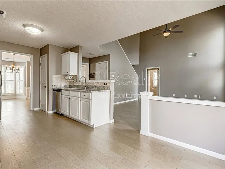2540 Alvecot Cir — Photo 38