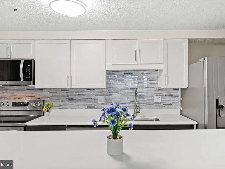 501 Palmtree Dr #3 — Photo 2