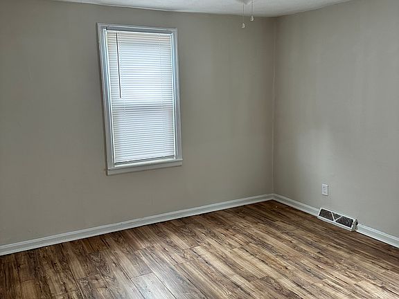 3rd image of 1147 Chase Ave