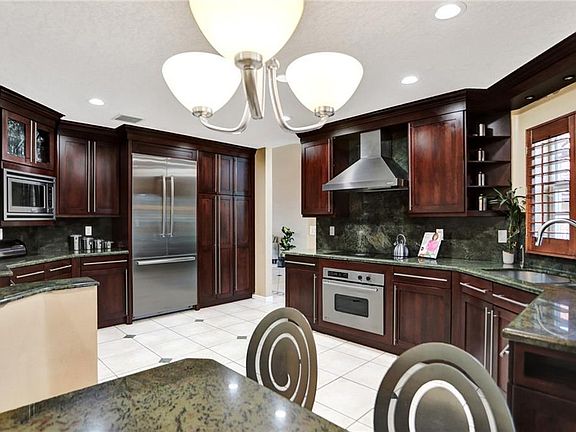 5th image of 1051 NW 184th Ter