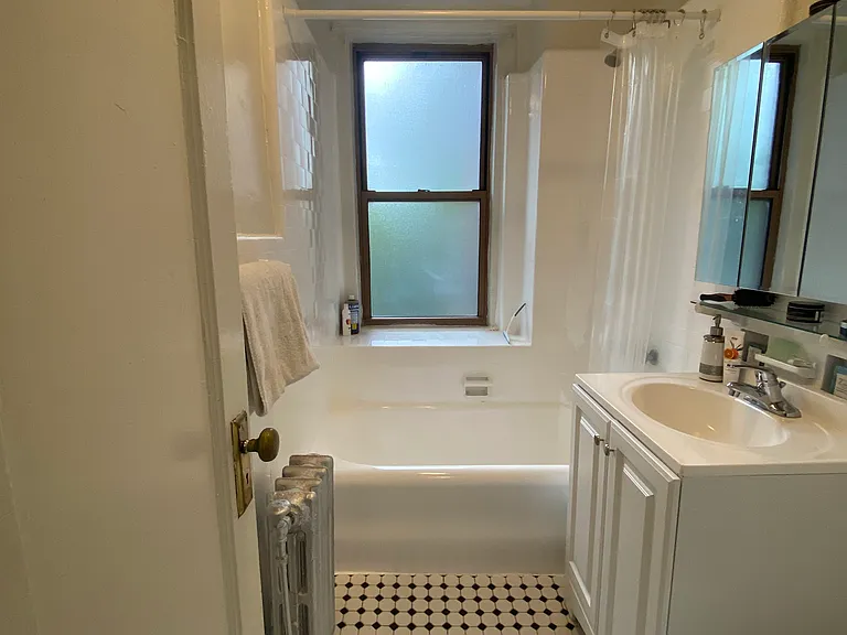 82-67 Austin St #305 — Photo 14