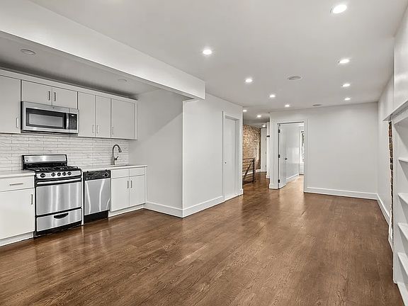4th image of 742 Lexington Ave APT 1