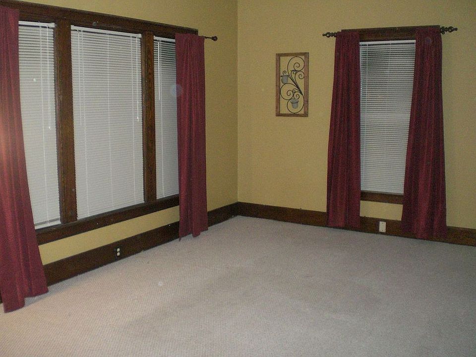 Large Living with Natural Woodwork 