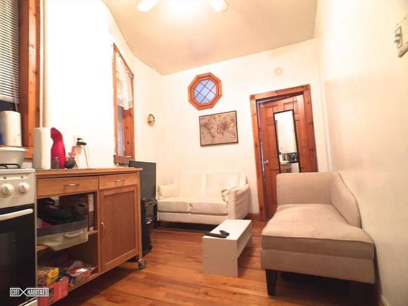2nd image of 601 E 11th St APT 2b