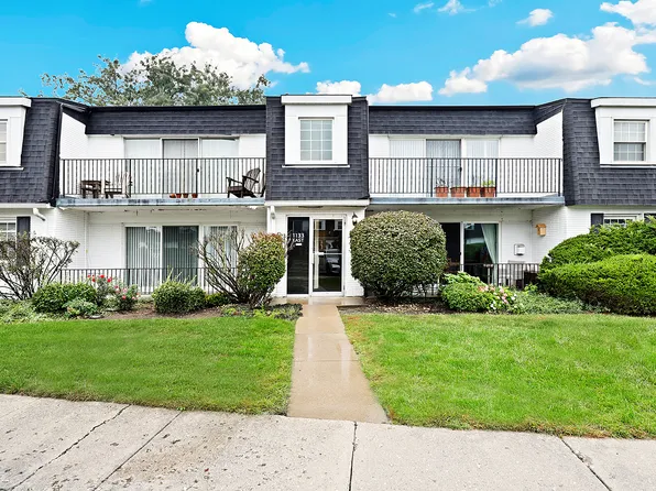 1133 Royal Street George Dr #102, Naperville, IL 60563