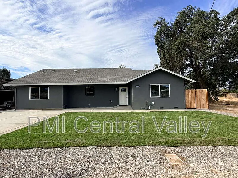 1710 Waverly Dr — Photo 1