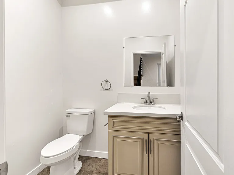 569 E Cypress Ave — Photo 6