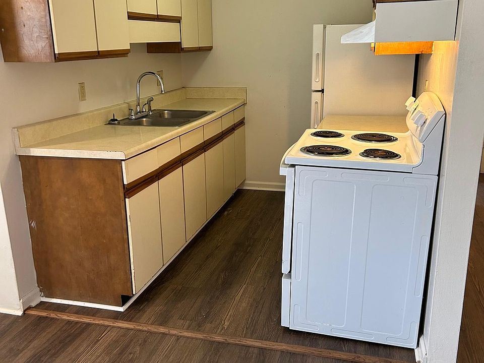 1st image of 851 E Washington Ave #12