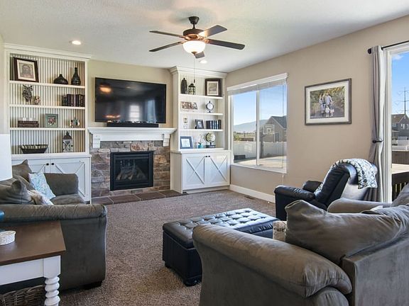 3rd image of 333 W Shoreline Ct