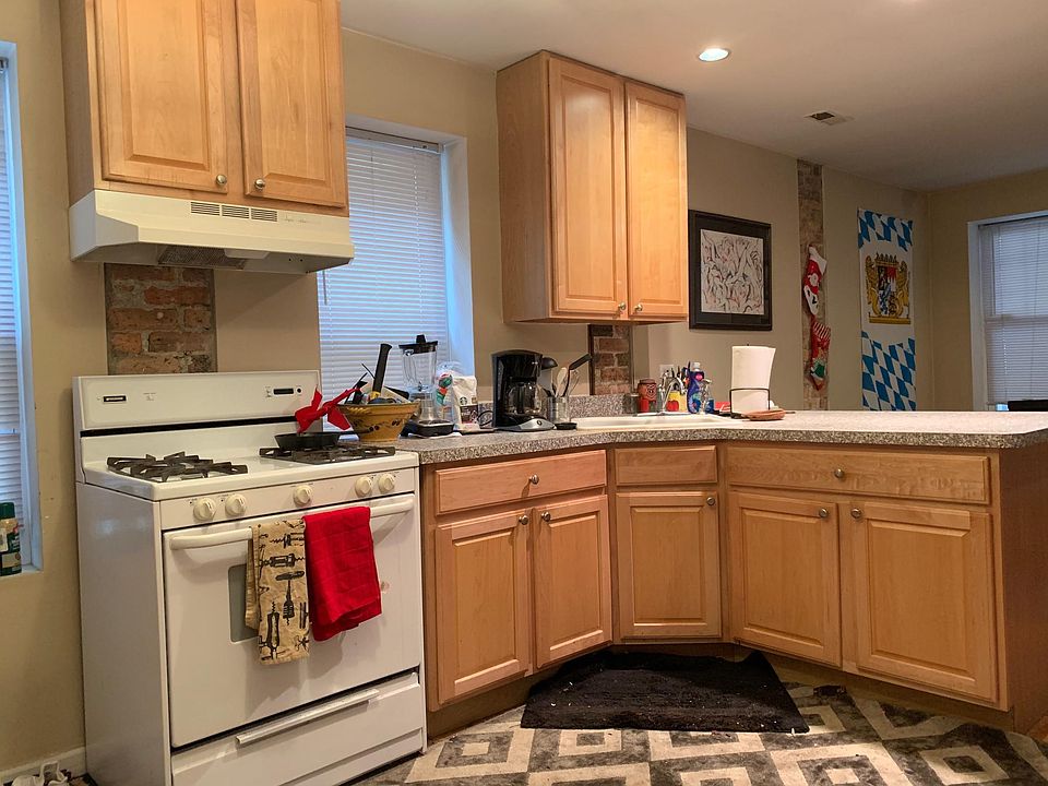 1st image of 2135 N Leavitt St APT 1R