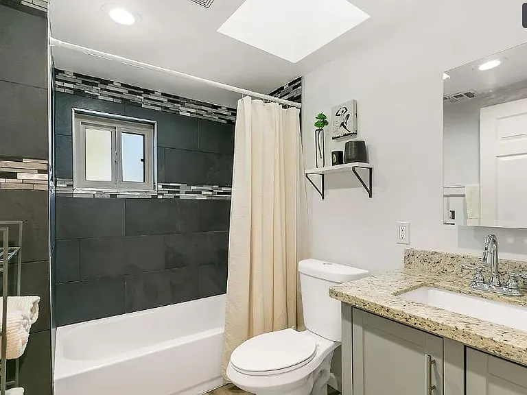 3402 E Kleindale Rd — Photo 12