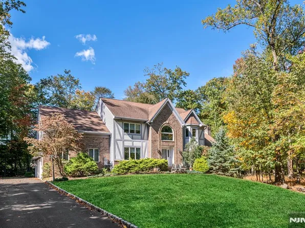 18 Babbit Bridge Rd, Mahwah, NJ 07430