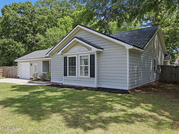 5th image of 402 Southwest Drive